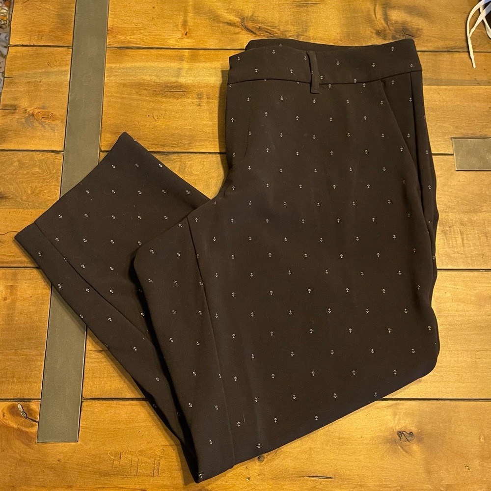 Black Mid-Rise Ankle Pants w/ Anchor Print